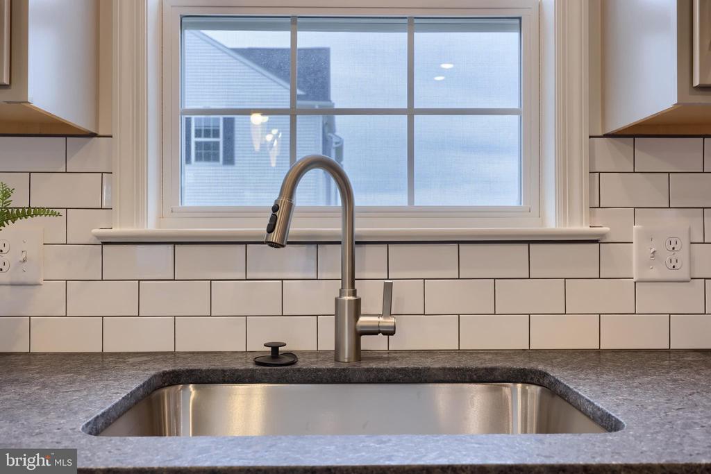 2473 ARTESIAN WAY Unit: 11