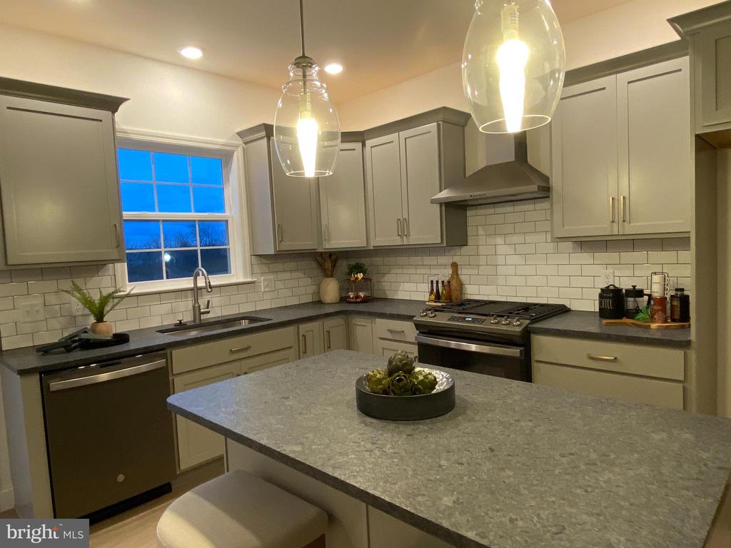 2473 ARTESIAN WAY Unit: 11