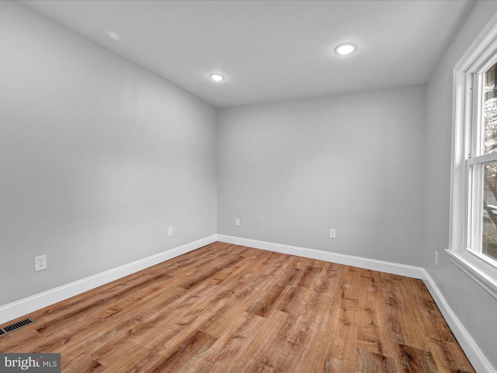758 MANOR STREET