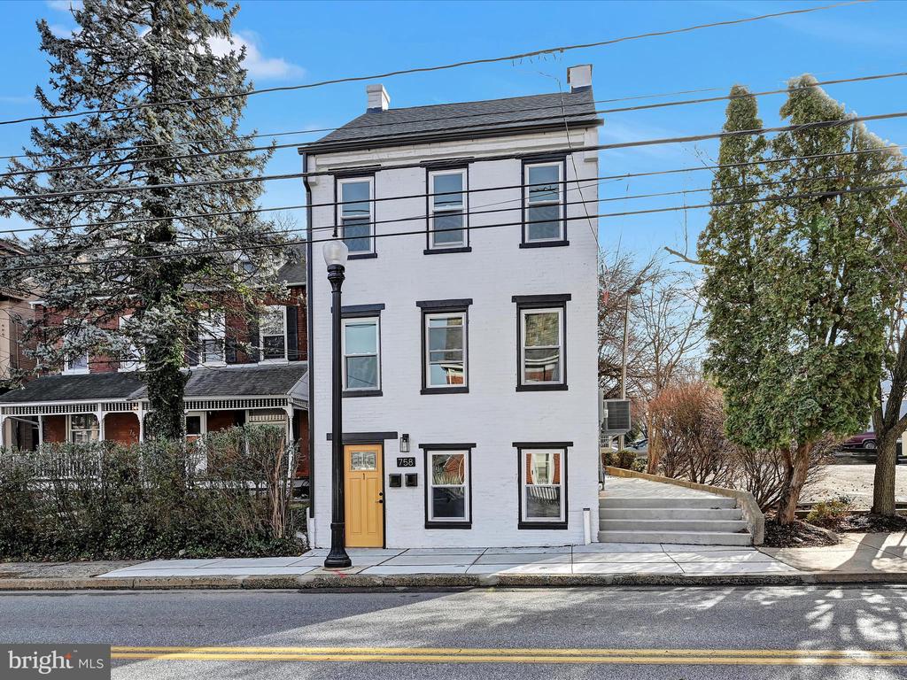 758 MANOR STREET