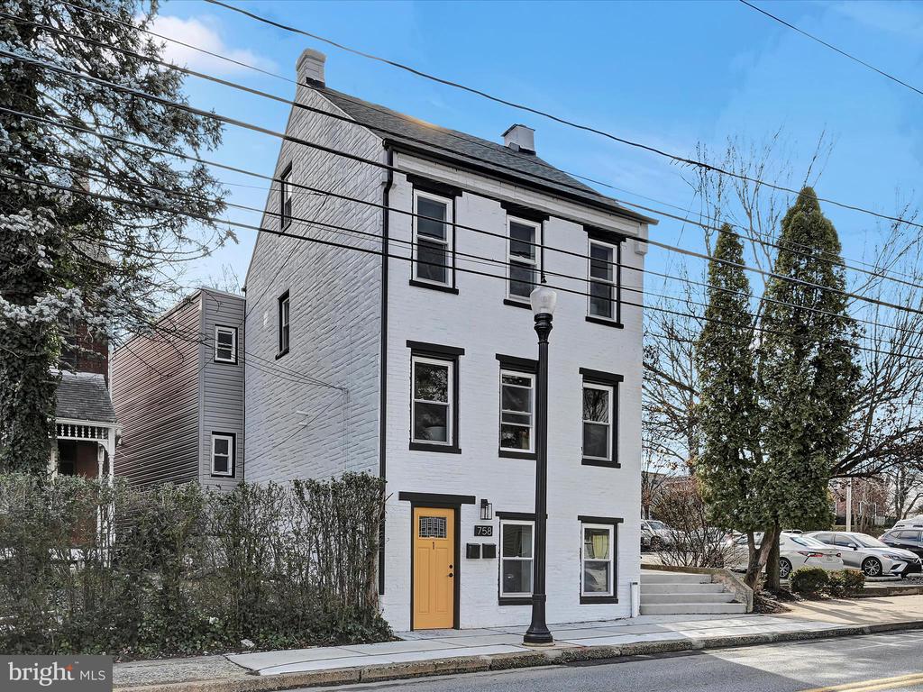 758 MANOR STREET