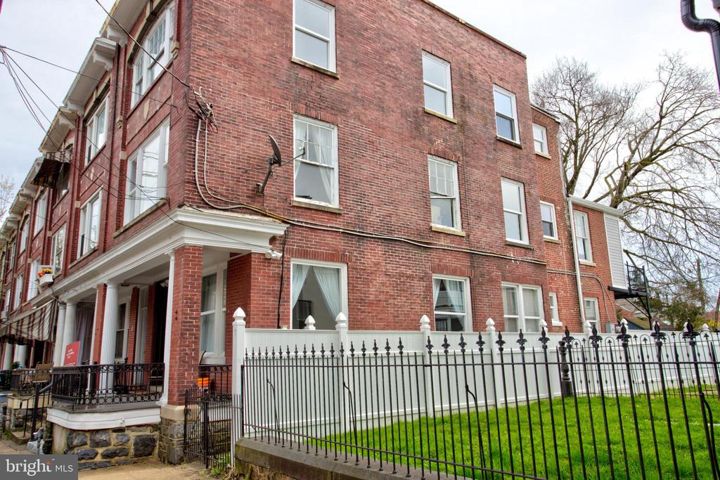 10 E JAMES STREET