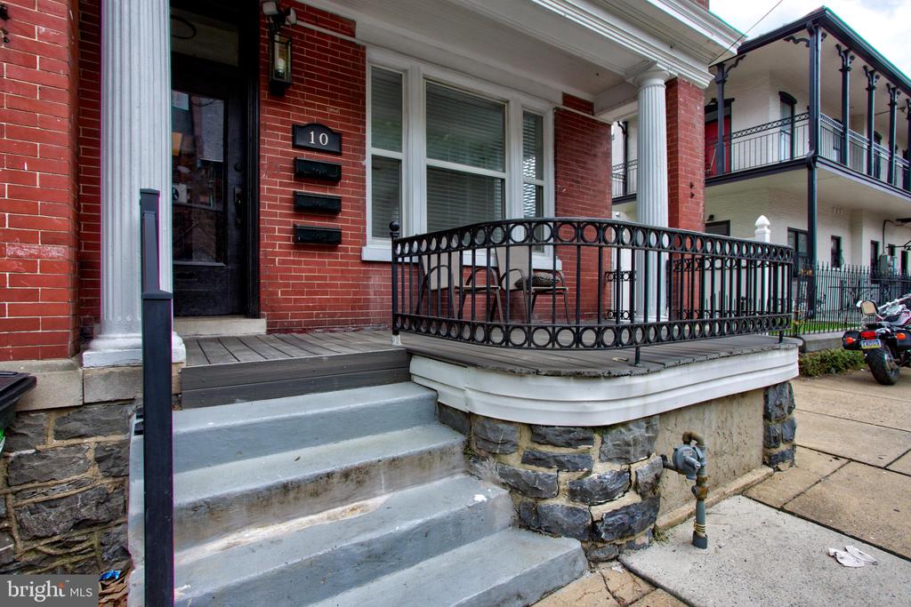 10 E JAMES STREET