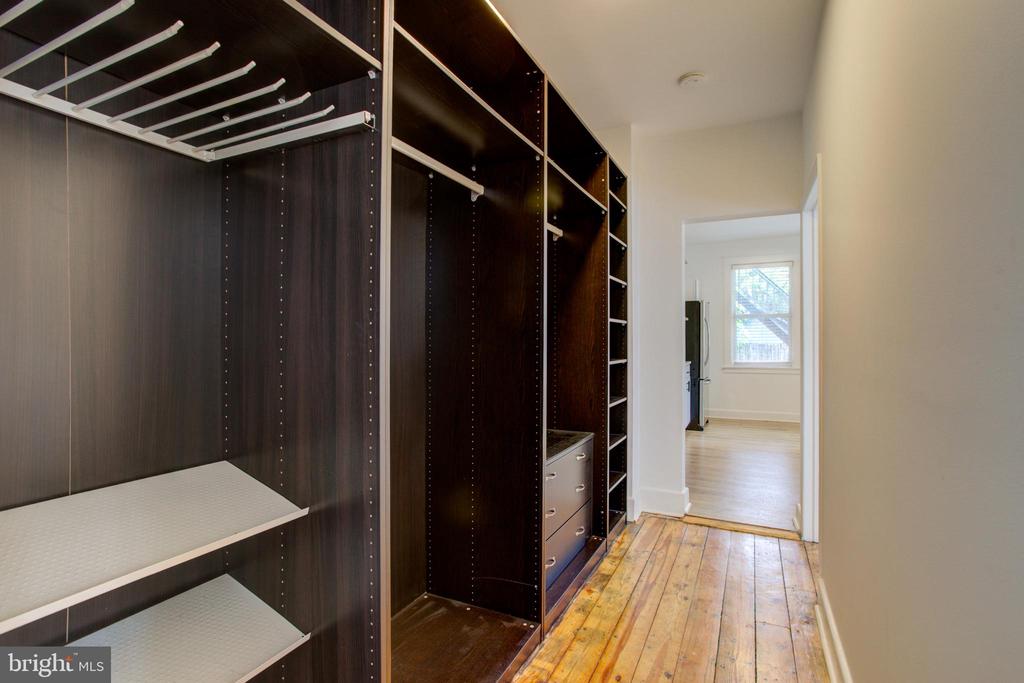 10 E JAMES STREET