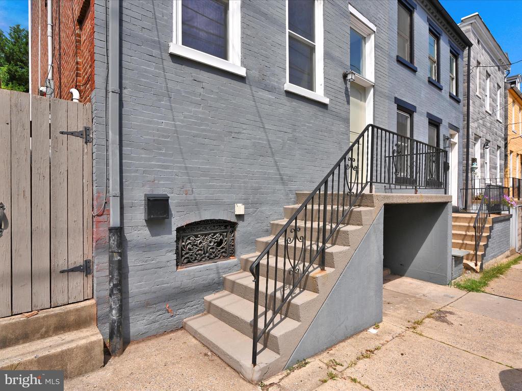 36 S MULBERRY STREET