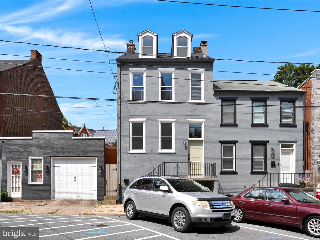 36 S MULBERRY STREET