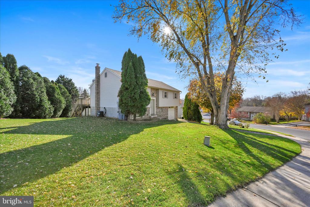 8 ROSEWOOD DRIVE