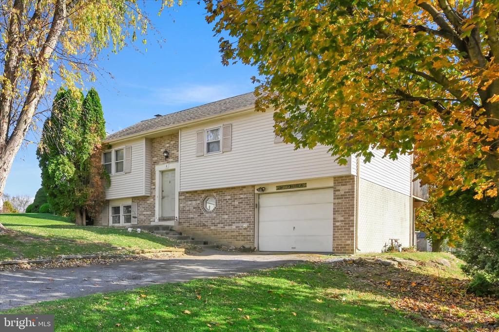 8 ROSEWOOD DRIVE