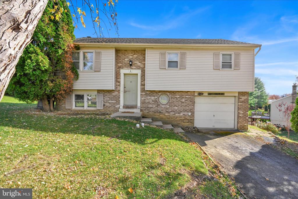 8 ROSEWOOD DRIVE