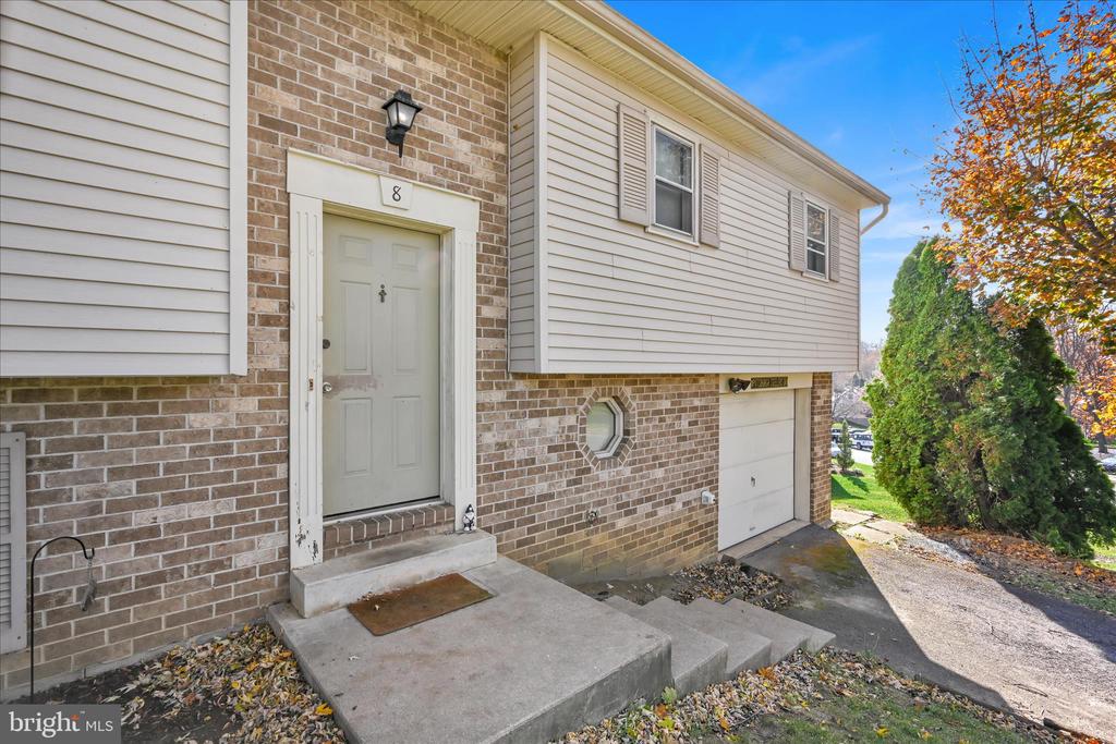 8 ROSEWOOD DRIVE