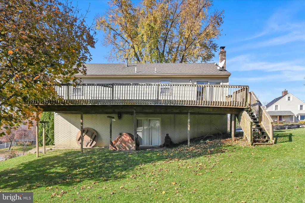 8 ROSEWOOD DRIVE