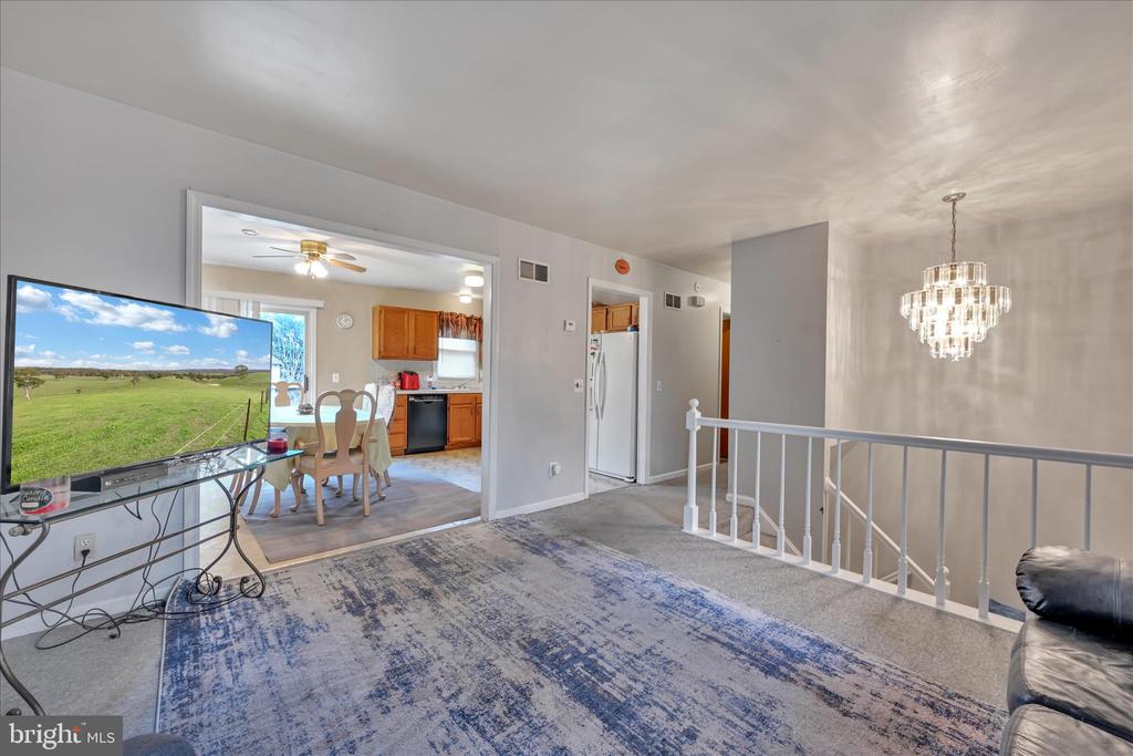 8 ROSEWOOD DRIVE