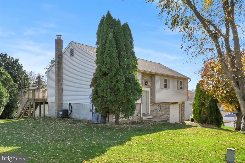 8 ROSEWOOD DRIVE