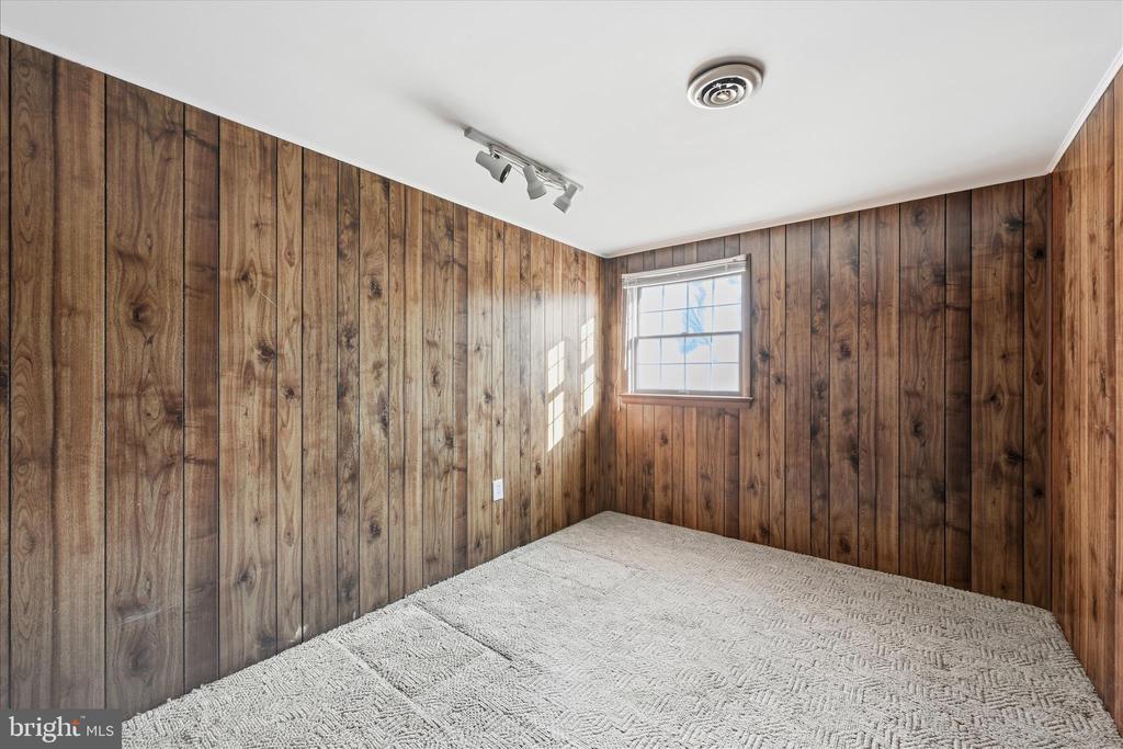 1828 CROOKED OAK DRIVE