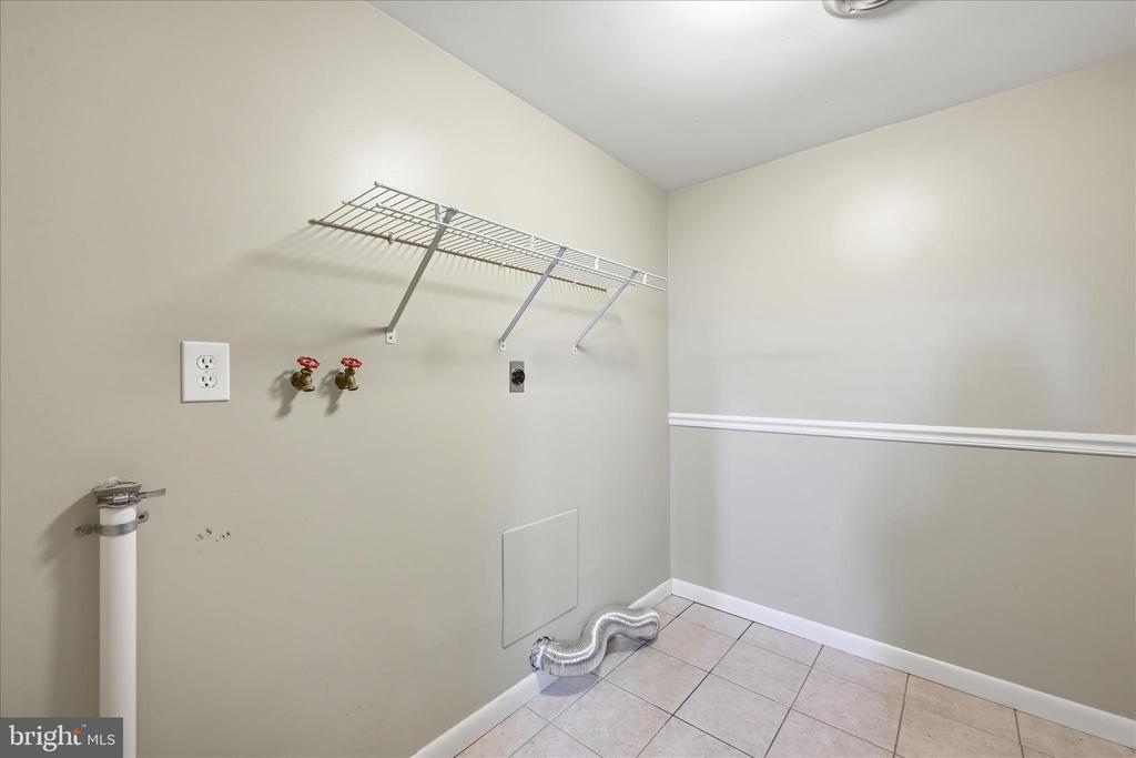 1828 CROOKED OAK DRIVE