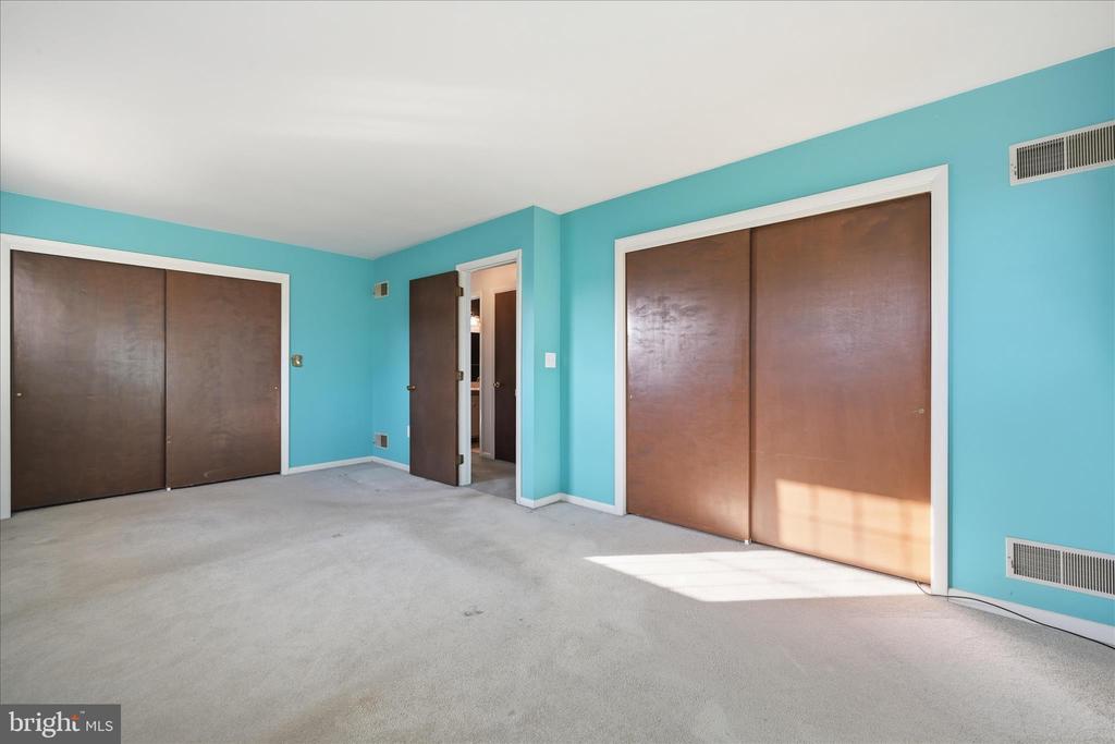 1828 CROOKED OAK DRIVE