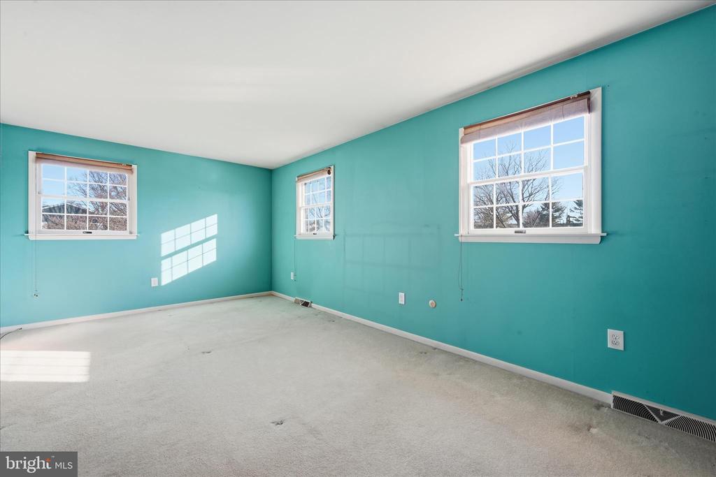 1828 CROOKED OAK DRIVE