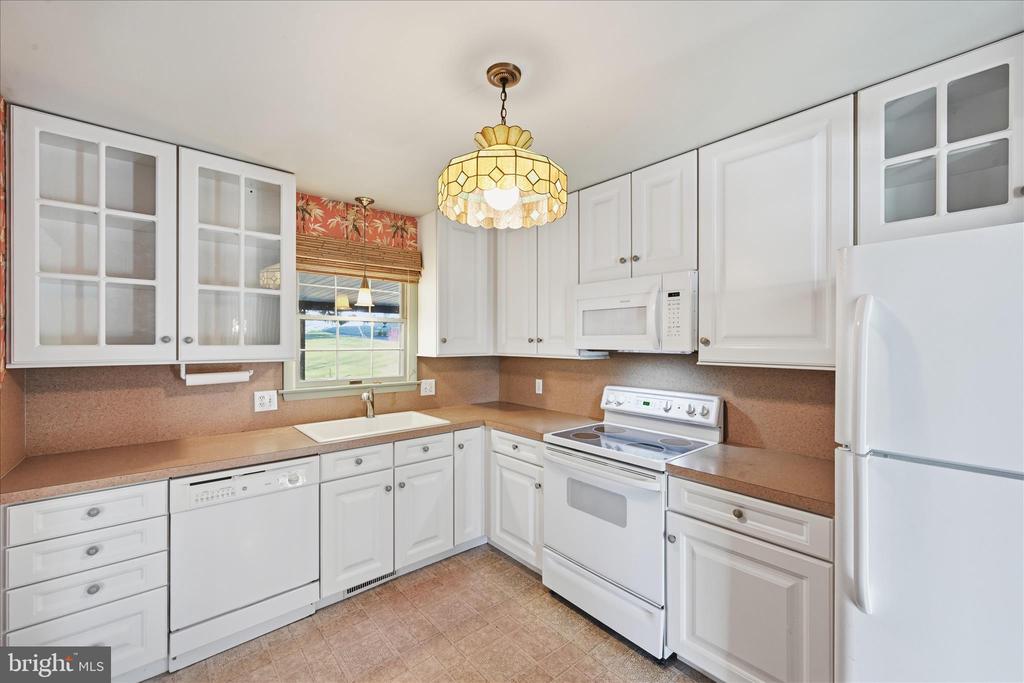 1828 CROOKED OAK DRIVE