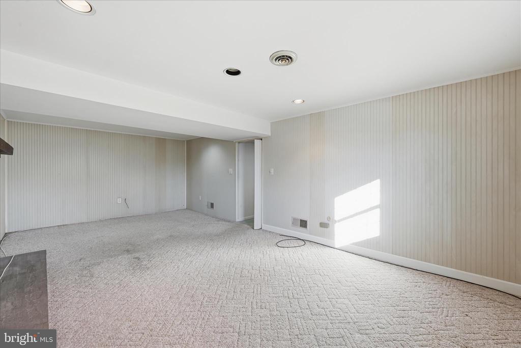 1828 CROOKED OAK DRIVE