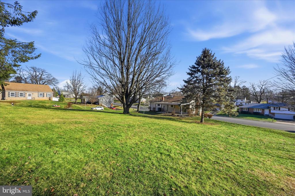 1828 CROOKED OAK DRIVE