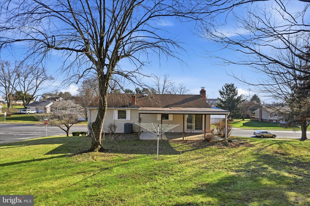 1828 CROOKED OAK DRIVE