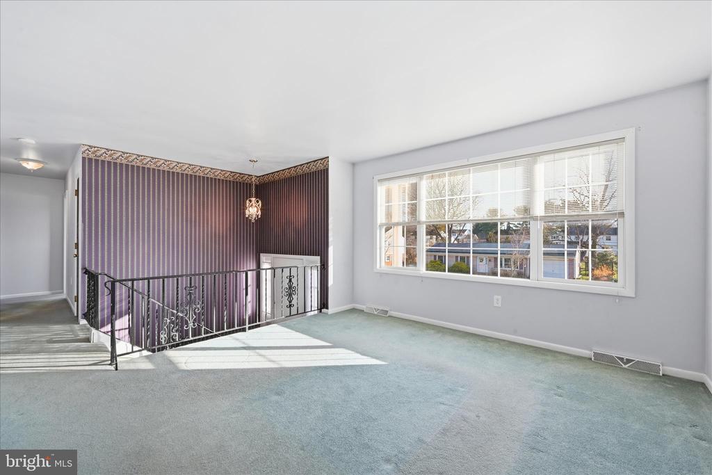 1828 CROOKED OAK DRIVE