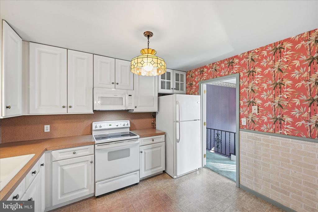 1828 CROOKED OAK DRIVE