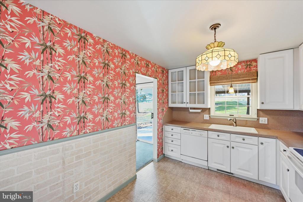 1828 CROOKED OAK DRIVE