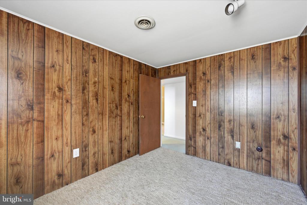1828 CROOKED OAK DRIVE