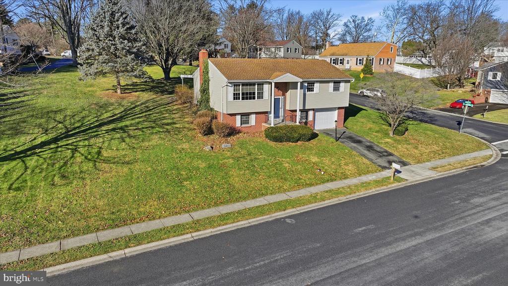 1828 CROOKED OAK DRIVE