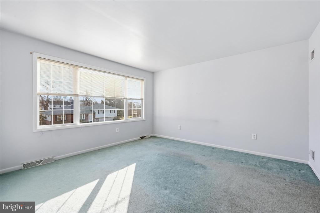 1828 CROOKED OAK DRIVE