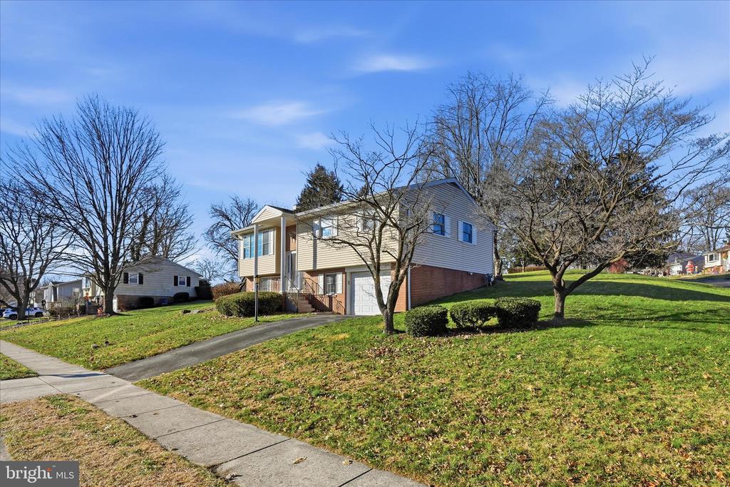 1828 CROOKED OAK DRIVE
