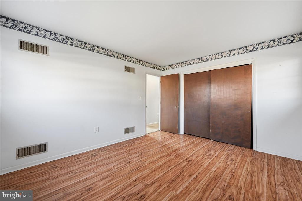 1828 CROOKED OAK DRIVE