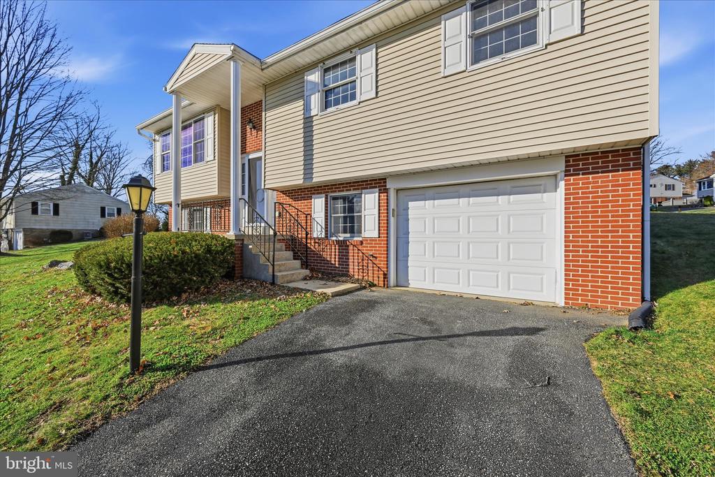1828 CROOKED OAK DRIVE