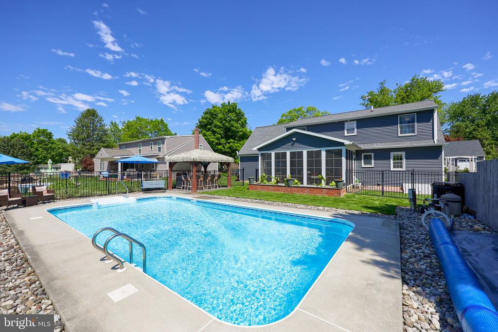 322 POWELL DRIVE