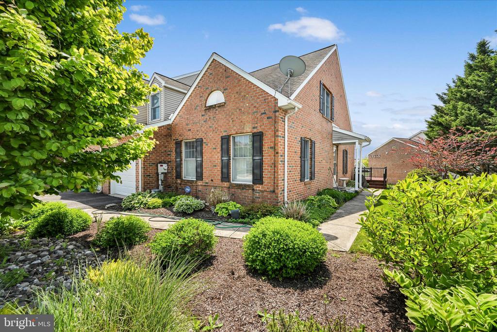 13 SPRING HILL LANE