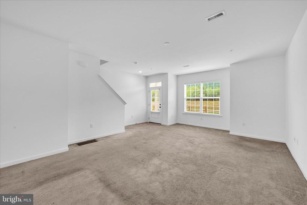 2473 ARTESIAN WAY