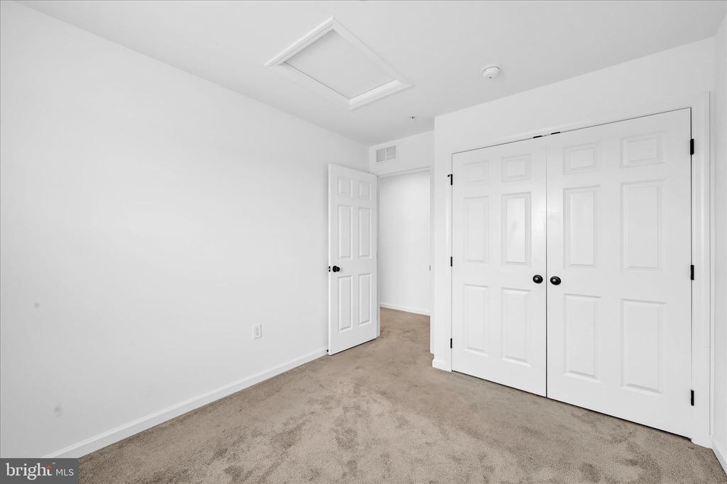 2473 ARTESIAN WAY