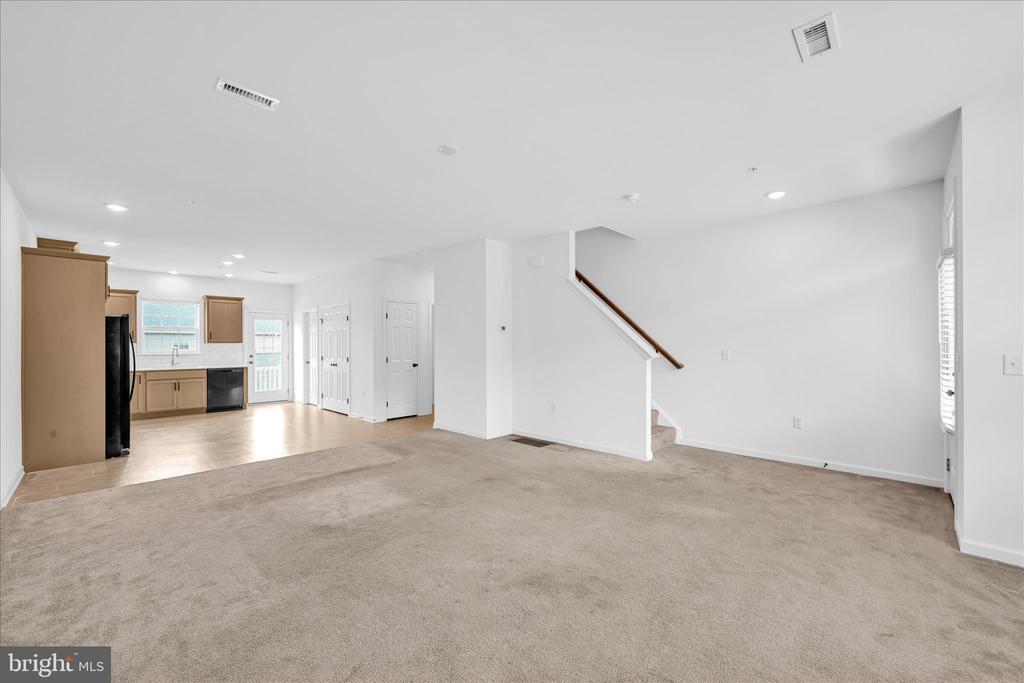 2473 ARTESIAN WAY