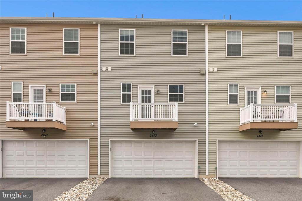 2473 ARTESIAN WAY