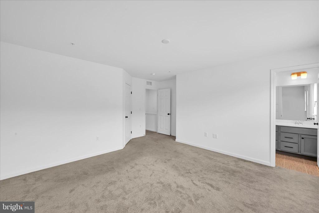 2473 ARTESIAN WAY