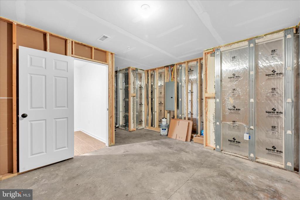 2473 ARTESIAN WAY