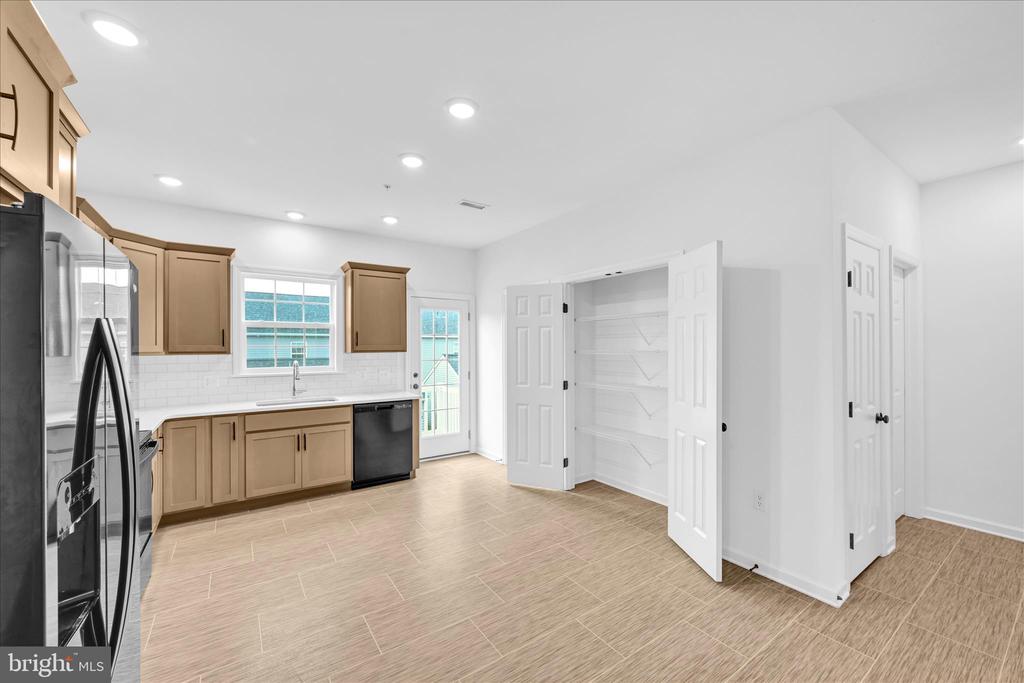 2473 ARTESIAN WAY