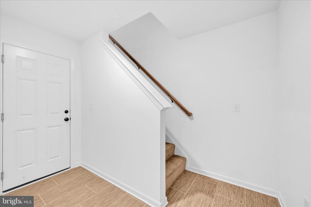 2473 ARTESIAN WAY