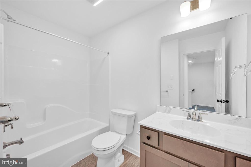 2473 ARTESIAN WAY