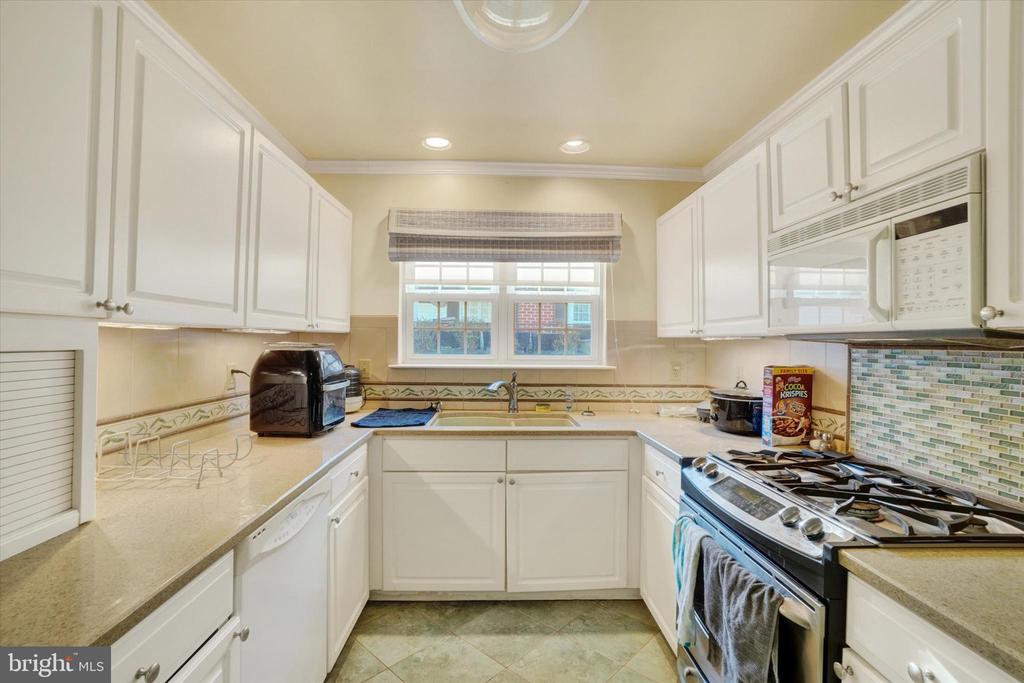 3258 FALCON LANE