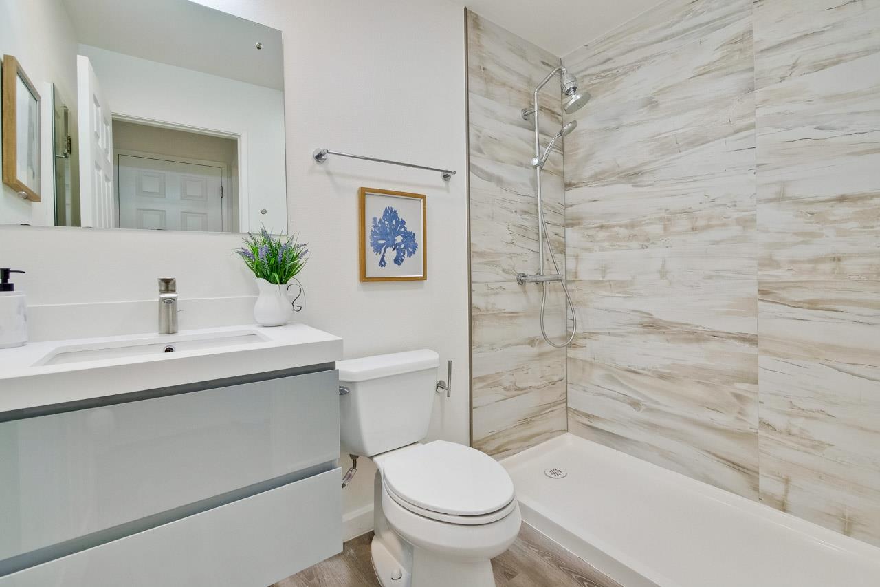 725 Mariposa AVE 203