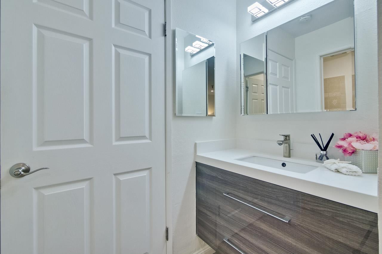 725 Mariposa AVE 203