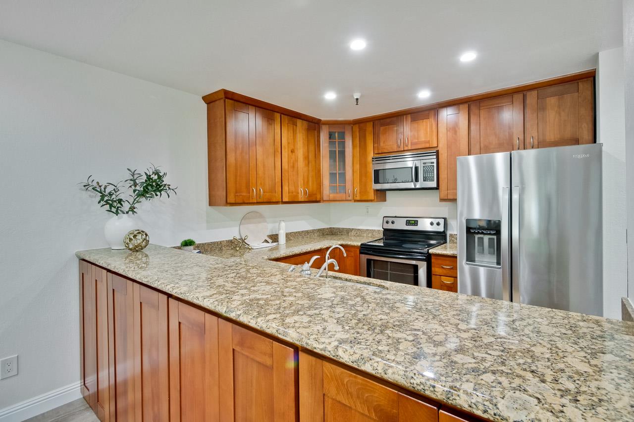 725 Mariposa AVE 203