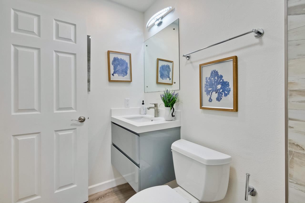 725 Mariposa AVE 203